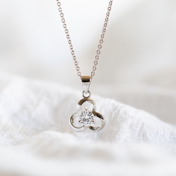 Sterling Petal Necklace (S925) - Only 2 left! - Picture 4 of 4